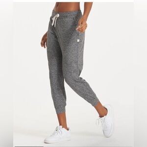 Vuori Performance Jogger Women's Heather Grey Size Small, like new